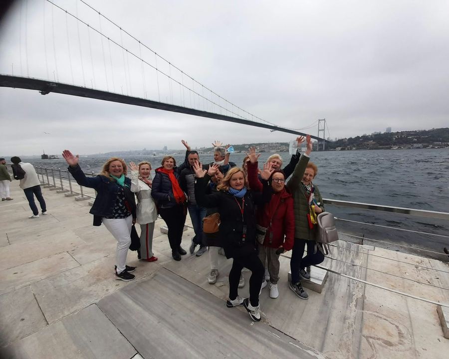 A wave from the Bosphorus shore
