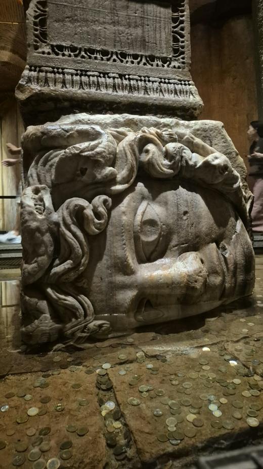 Medusa head, Basilica Cistern